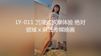 【00后嫩妹】新人下海阴唇超肥特写胖子扶屌插入表情很痛苦旁边闺蜜观战